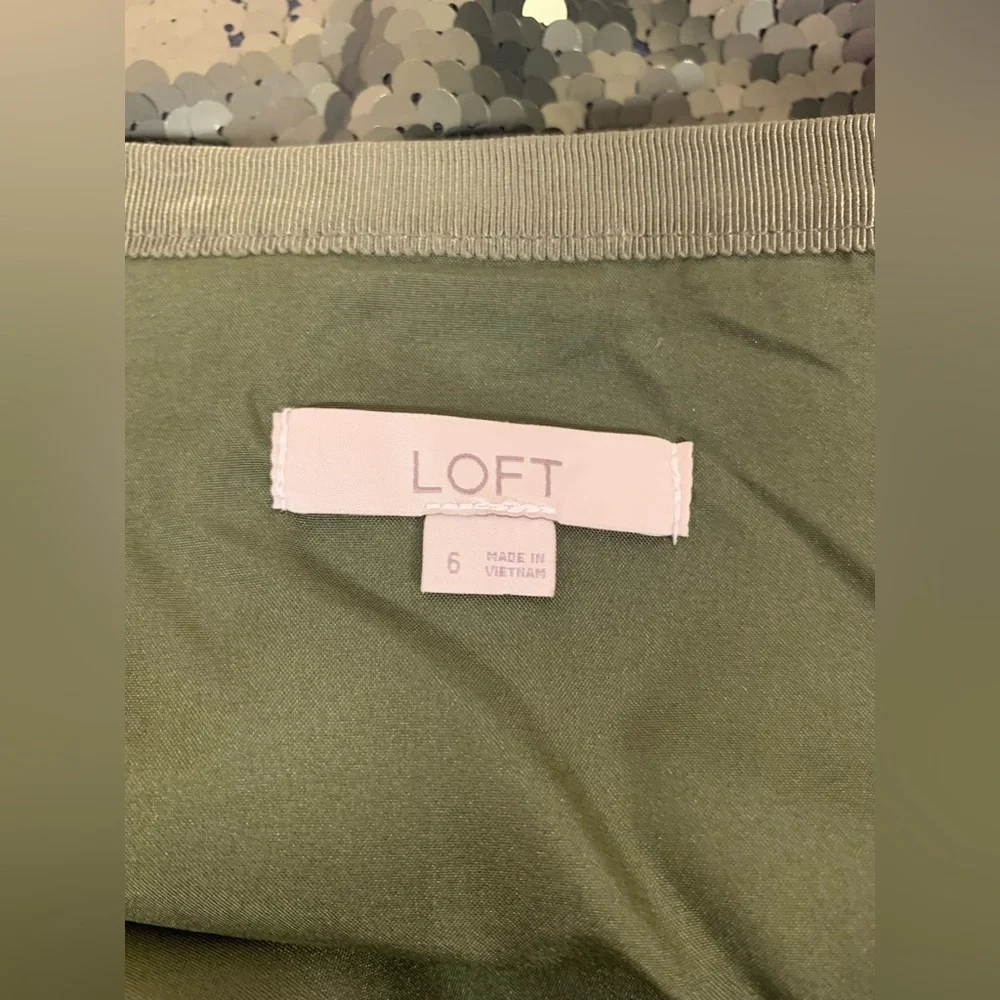 Ann Taylor Loft Olive Green Sequin Mini Skirt Size 6 Holiday Party Metallic 0151